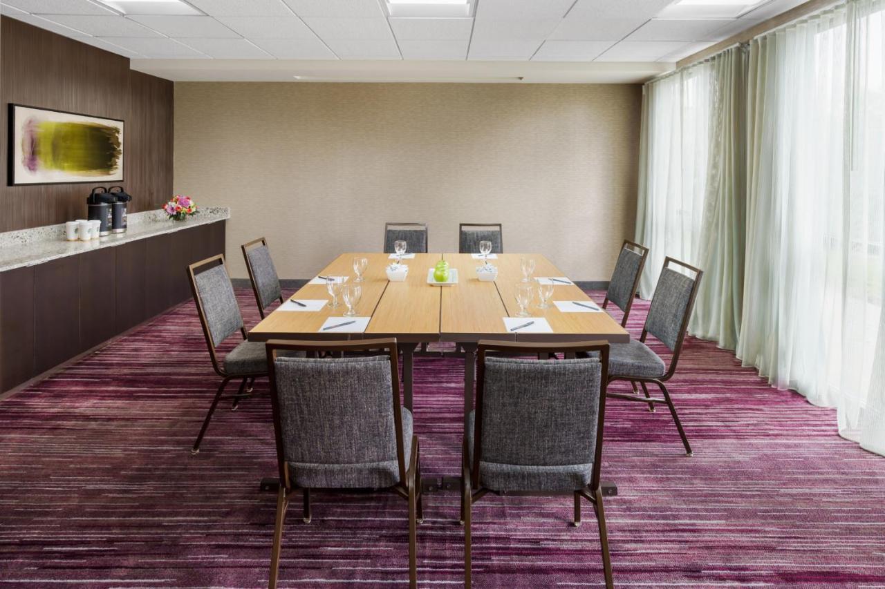 Отель Courtyard By Marriott Sacramento Фолсом Экстерьер фото