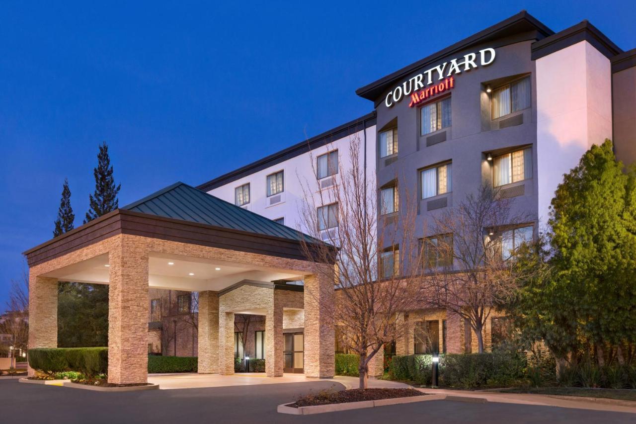 Отель Courtyard By Marriott Sacramento Фолсом Экстерьер фото