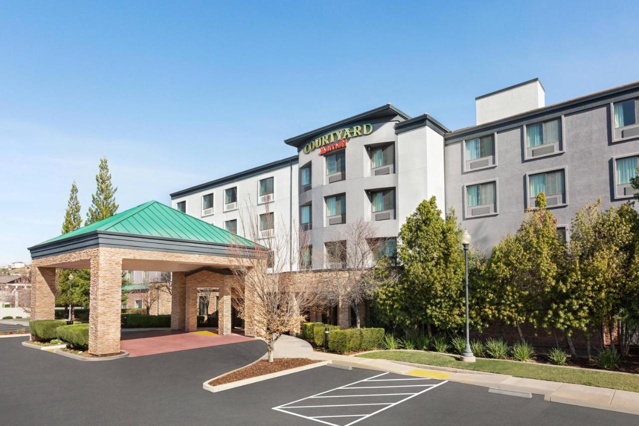 Отель Courtyard By Marriott Sacramento Фолсом Экстерьер фото