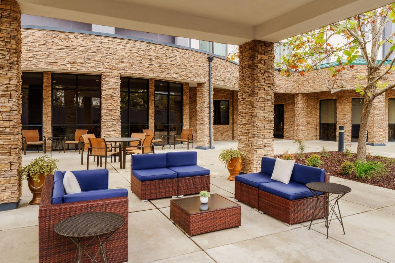 Отель Courtyard By Marriott Sacramento Фолсом Экстерьер фото