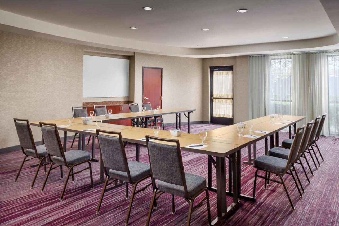 Отель Courtyard By Marriott Sacramento Фолсом Экстерьер фото