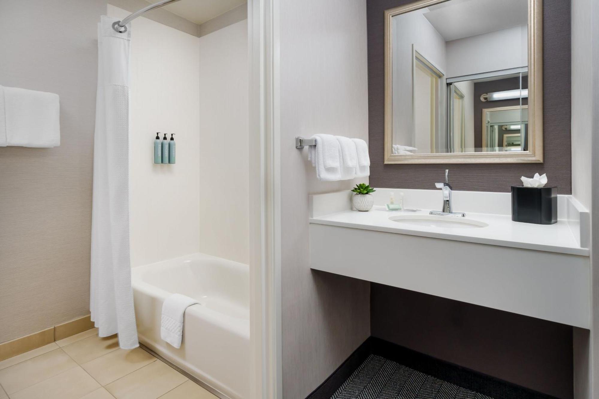 Отель Courtyard By Marriott Sacramento Фолсом Экстерьер фото