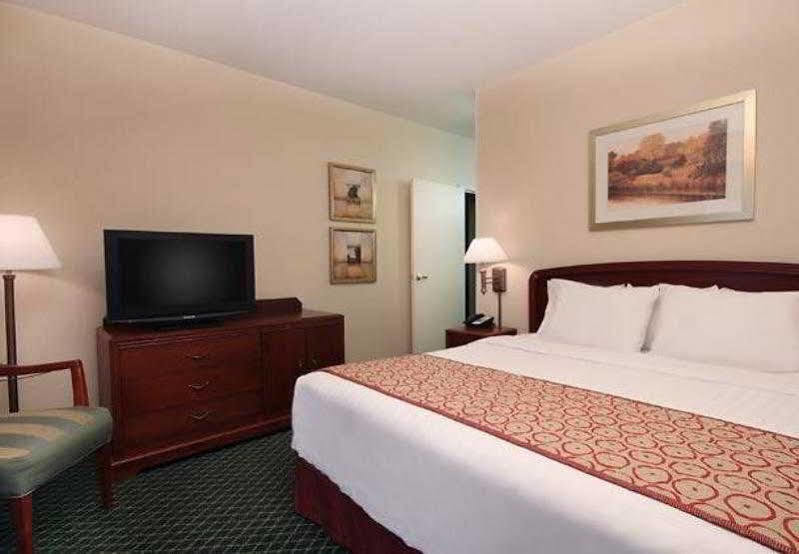 Отель Courtyard By Marriott Sacramento Фолсом Экстерьер фото