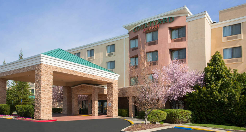 Отель Courtyard By Marriott Sacramento Фолсом Экстерьер фото